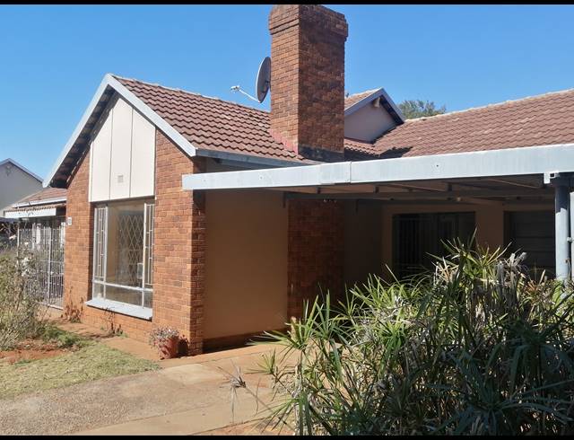 3 BEDROOM FREESTANDING FOR SALE IN STILFONTEIN EXT 4